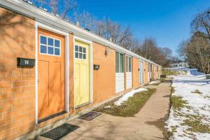 Studio w King Bed near Dwtn