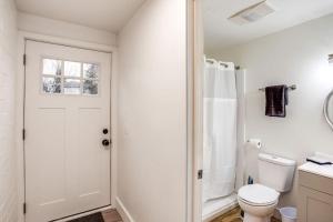 Studio w King Bed near Dwtn