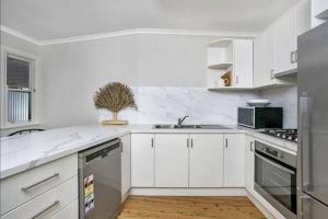 The Views - Uninterrupted Sydney Harbour Bridge