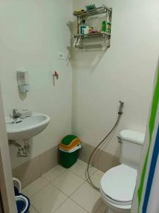 Trees Residences 1 Bedroom with Netflix and Bluetootth Karaoke Speaker with 2 mini Microphone