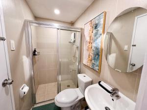 Tropical Oasis w the best view of BGC + Netflix