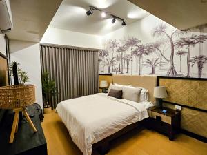 Tropical Oasis w the best view of BGC + Netflix