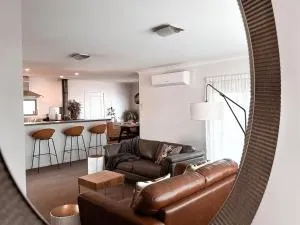 Little Luxe On Revell - Ruatapu