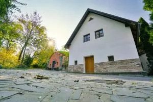 SKLÍPEK POD STOLOVOU HOROU - 克伦特尼采