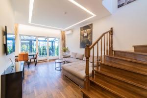 Kotedžas Kunigiškiuose su terasa