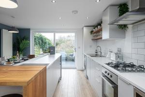 3 BED-EN-SUITE-PRIVATE-PARKING- Near RHOSNEIGR