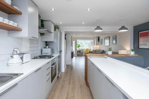 3 BED-EN-SUITE-PRIVATE-PARKING- Near RHOSNEIGR