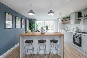 3 BED-EN-SUITE-PRIVATE-PARKING- Near RHOSNEIGR