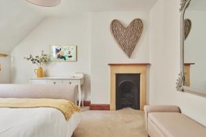Large Stylish Luxury Cotswold Cottage - ideal for families, w EV charging
