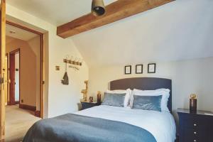 Large Stylish Luxury Cotswold Cottage - ideal for families, w EV charging
