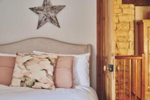 Large Stylish Luxury Cotswold Cottage - ideal for families, w EV charging
