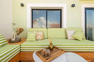 Beach Townhouse - Luxury, Wi-Fi, AC, 2 mins from the beach