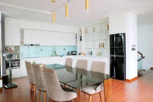 Biệt Thự Có Hồ Bơi Riêng (Villa with Private Pool)
