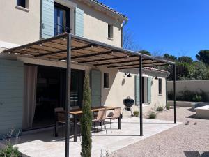 Villas Le Mazet d'Ernestine - Piscine et Cheminee : photos des chambres