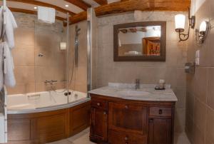 Hotels Ferme de la Ranconniere - Hotel & Restaurant : Chambre Triple Supérieure