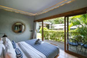 Phòng Giường Đôi Nhìn Ra Hồ Bơi (Double Room with Pool View)