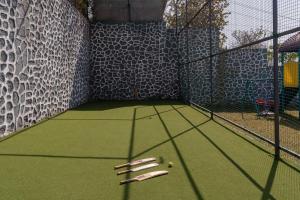 StayVistas Amorist Villa - Amidst Greenery with Terrace, Kids Zone, Snooker Table, Turf