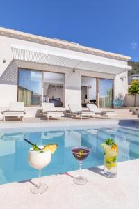 Brand New Villa Carmelita Exclusive with free Smart Car