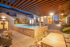 Brand New Villa Carmelita Exclusive with free Smart Car