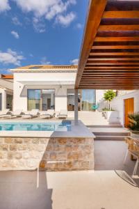 Brand New Villa Carmelita Exclusive with free Smart Car