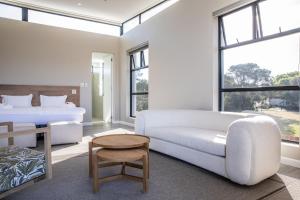 Hilltop Bayview Luxury Apartments