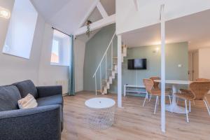 Appartements One bedroom mezzanine apartment, with parking : photos des chambres