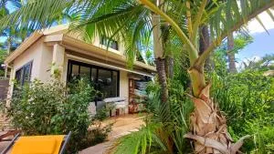 jacuzzi et piscine villa Akiba - Ravine des Cabris