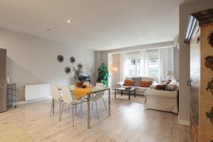 LetsGo Diagonal Avenue Apartment