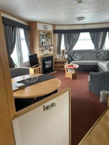 The Topaz Caravan HF12