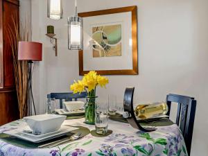 2 Bed in Buxworth 94131