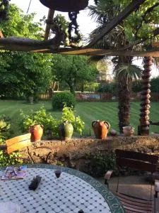 Mas dans son écrin de verdure - 奥朗日