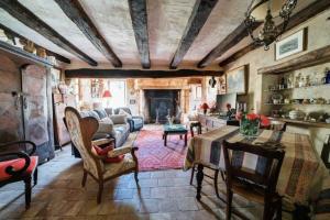 Maisons de vacances Maison forte classee du XVe siecle avec piscine : photos des chambres