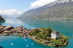 obrázek - Romantic Swiss Alp Iseltwald with Lake & Mountains