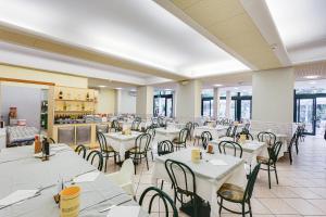 Hotel Gadames - Lunch on the Beach