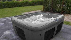 12P 8B Spacious villa near IJsselmeer and forest