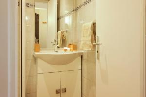 Apartment near the station and city centers