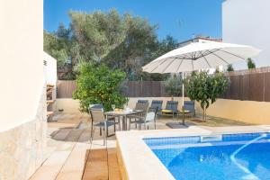 Amplia villa en Mallorca con jardín, 4 dormitorios y zona BBQ Cerca del mar en Portocolom
