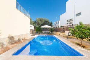 Amplia villa en Mallorca con jardín, 4 dormitorios y zona BBQ Cerca del mar en Portocolom