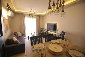 The Clay Studio - 2BR Artistic yet modern Loft located strategically near Shopping Centre and Market - Badr