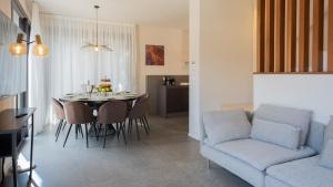 MAREA 8, Emma Villas