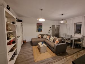 National Arena Retreat, 3 bedroom Stylish, Cozy Flat