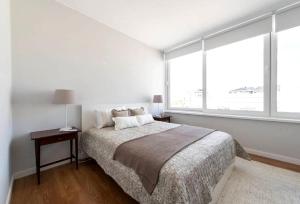 Elegant and bright apartment in Estoril