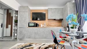 Cosmopolitan - Studio pe plaja cu vedere la mare & loc parcare gratis