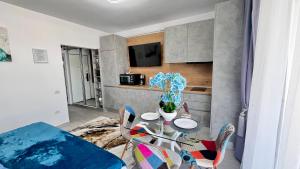 Cosmopolitan - Studio pe plaja cu vedere la mare & loc parcare gratis