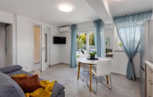 Nice Apartment In Crikvenica With Outdoor Swimming Pool