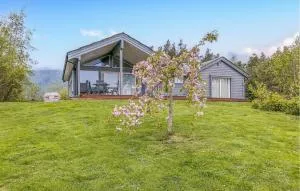 Beautiful Home In Tørvikbygd With Wifi - 永达尔