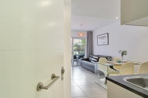 Paradise Sun - Stylish 1BR Apartment with Pool, Terrace & Rooftop Bar, 100 m from Corralejo Beach