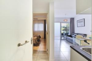 Paradise Sun - Stylish 1BR Apartment with Pool, Terrace & Rooftop Bar, 100 m from Corralejo Beach