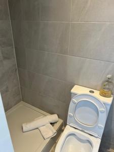 Single Room with Private Bathroom room in Tony's House Hotel