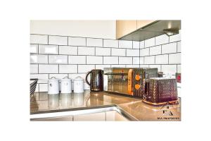 Modern 2 Bed 2 Bath Bracknell with Free Parking